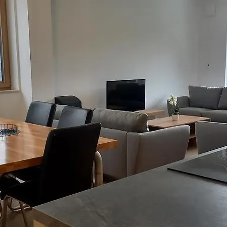 Daire Near Ljubljana, Sleeps 8, Free Parking *
