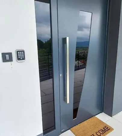 Daire Near Ljubljana, Sleeps 8, Free Parking *