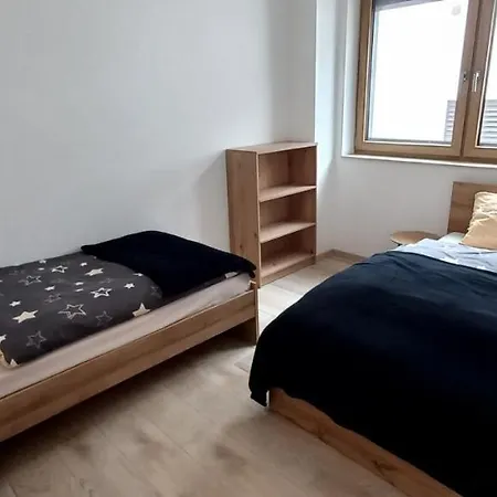 Near Ljubljana, Sleeps 8, Free Parking 아파트 *