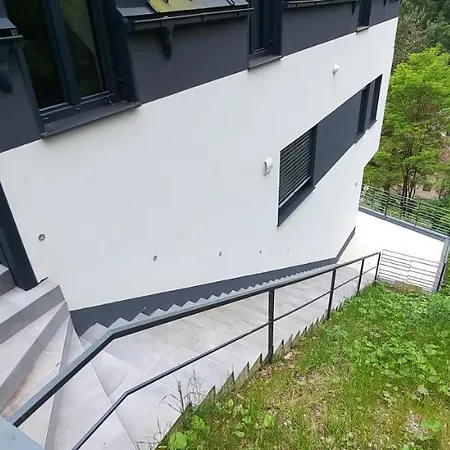 Near Ljubljana, Sleeps 8, Free Parking Daire *