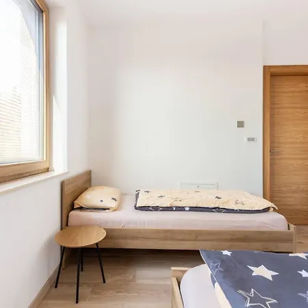 Near Ljubljana, Sleeps 10, Free Parking * Škofljica