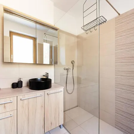 Near Ljubljana, Sleeps 10, Free Parking Apartmán Škofljica