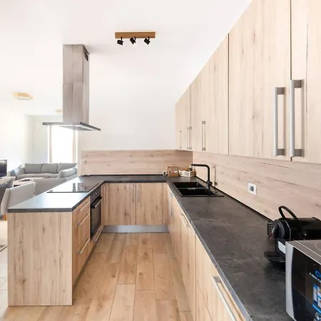 Daire Near Ljubljana, Sleeps 8, Free Parking Škofljica