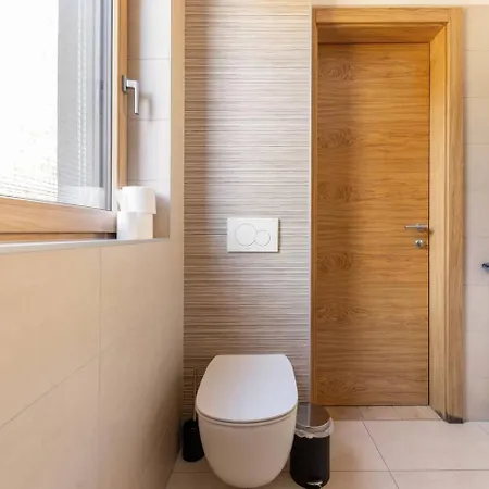 Near Ljubljana, Sleeps 10, Free Parking