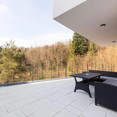 Near Ljubljana, Sleeps 8, Free Parking Daire