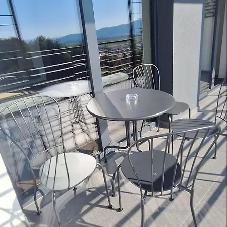 Near Ljubljana, Sleeps 10, Free Parking Apartmán *