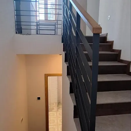 Near Ljubljana, Sleeps 10, Free Parking *