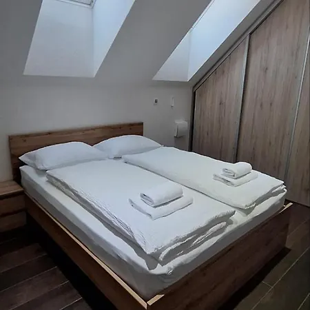 Near Ljubljana, Sleeps 10, Free Parking