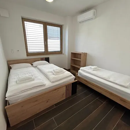 Near Ljubljana, Sleeps 10, Free Parking Škofljica