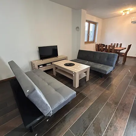 Near Ljubljana, Sleeps 10, Free Parking Apartmán Škofljica