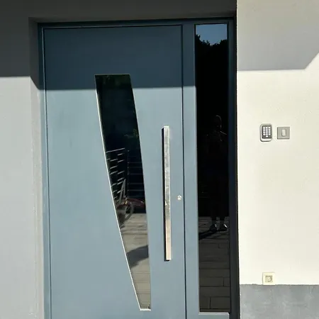 Near Ljubljana, Sleeps 10, Free Parking Apartmán *